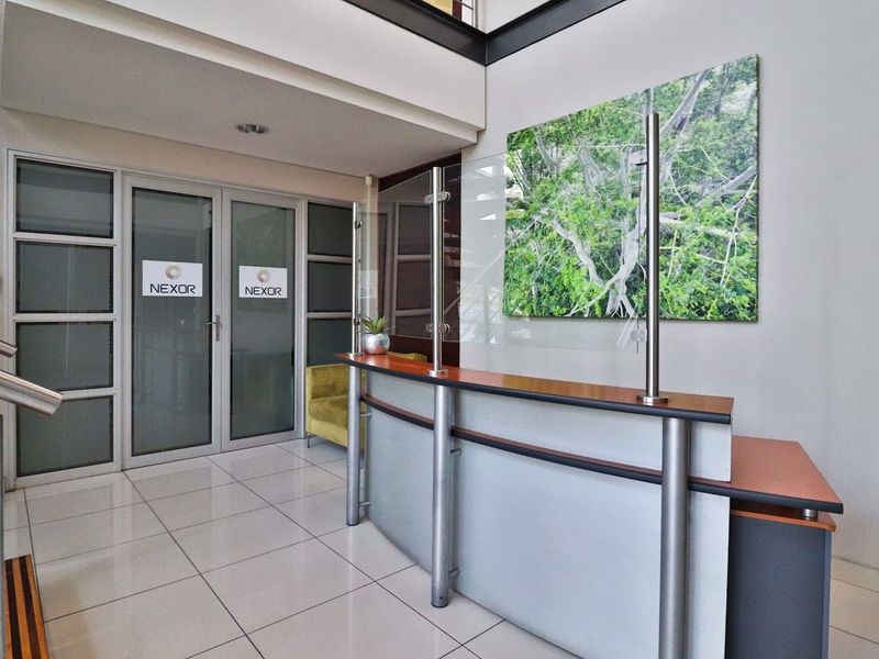 Well-Maintained Office Park with Two Rental Spaces Available  - 391 and 245m2 - Photo 3