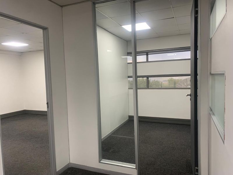 Prime Upmarket AAA Grade Office Space, Now available! - Photo 9