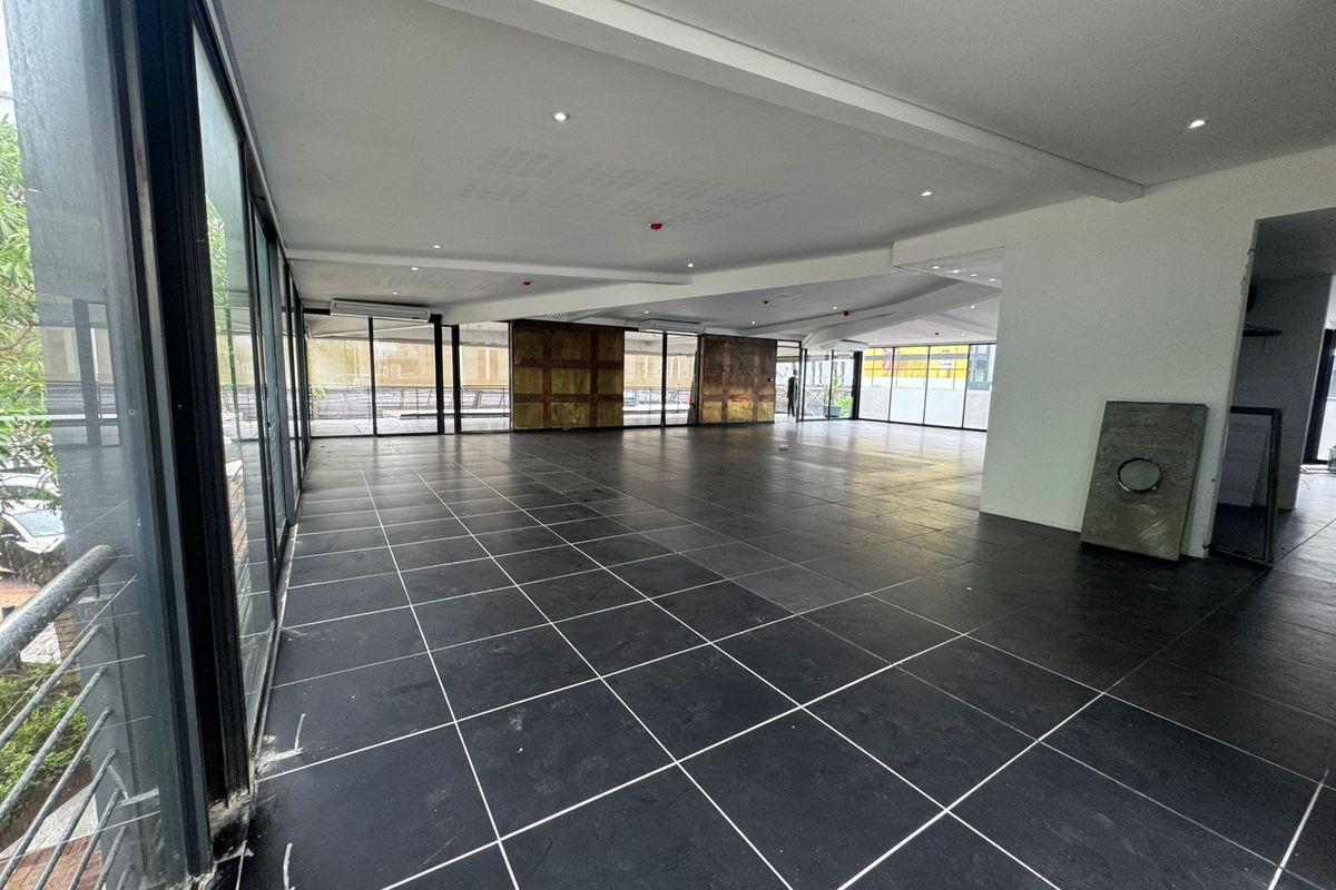 Large prime site suitable to a restaurant in the heart of Umhlanga Village on Chartwell Drive - Photo 3