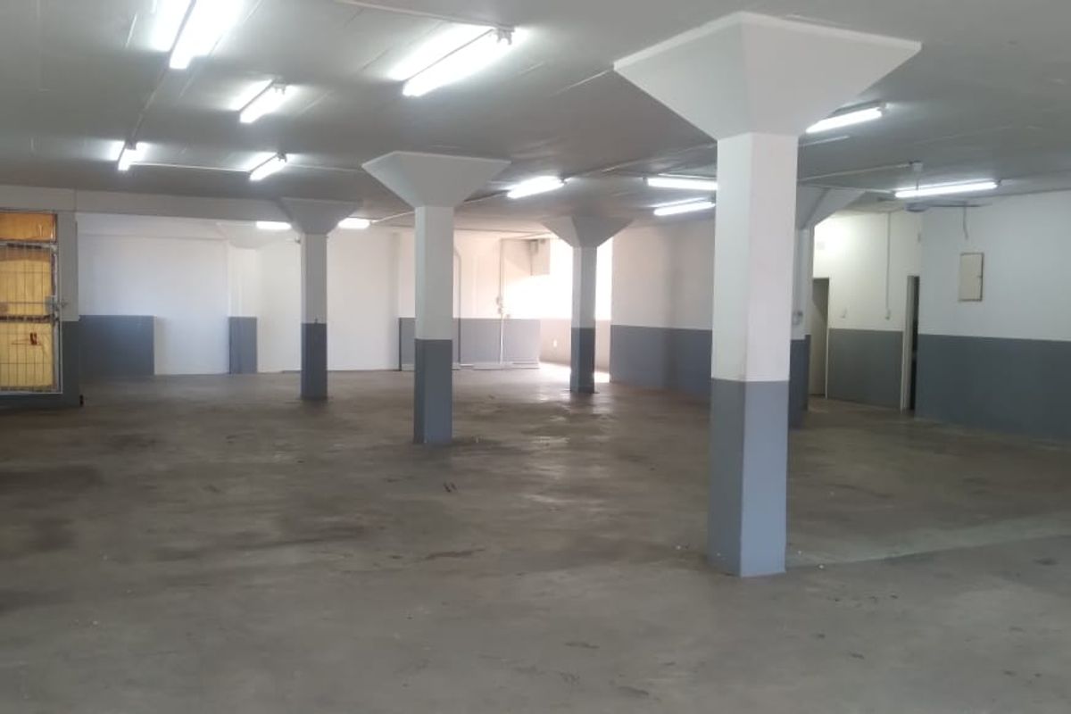 Warehouse with goods lift suitable for CMT Industry or Small Manufactures - Photo 4