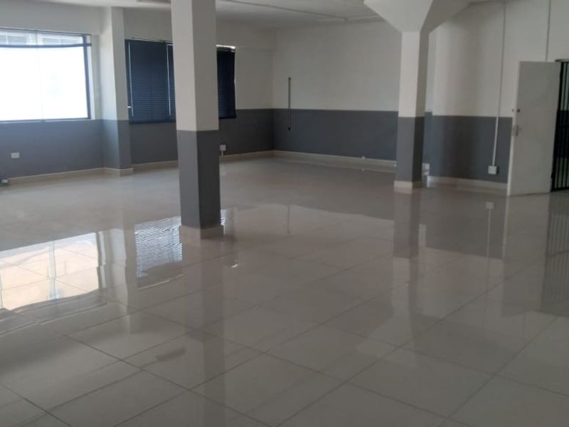 Warehouse with goods lift suitable for CMT Industry or Small Manufactures - Photo 2