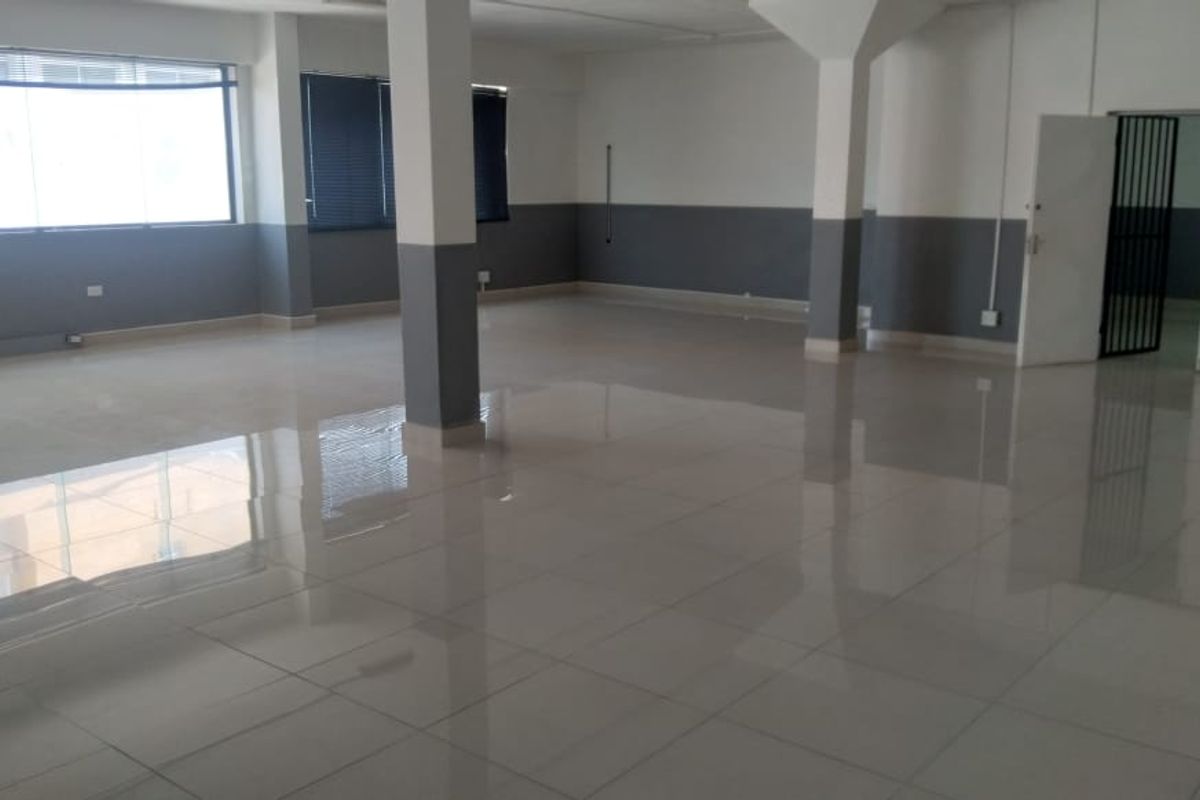 Warehouse with goods lift suitable for CMT Industry or Small Manufactures - Photo 2