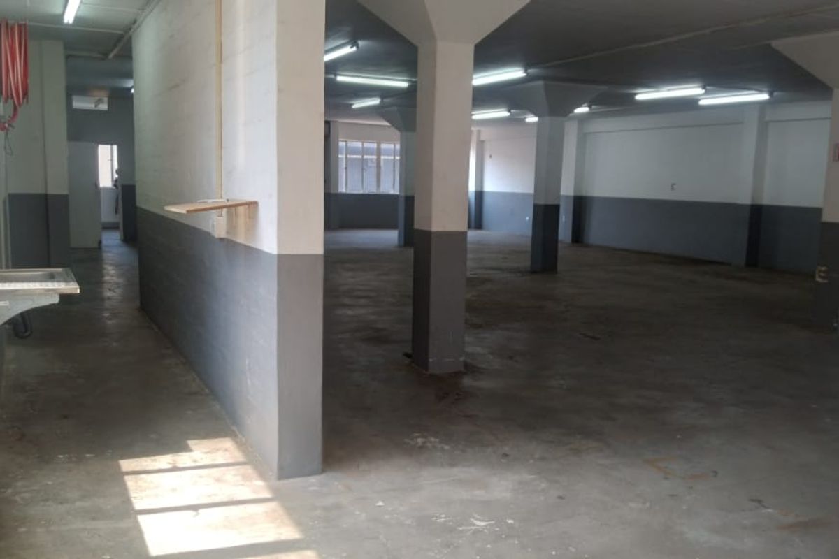 Warehouse with goods lift suitable for CMT Industry or Small Manufactures - Photo 5