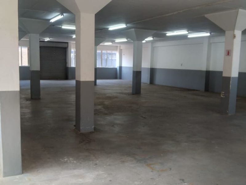 Warehouse with goods lift suitable for CMT Industry or Small Manufactures - Photo 3