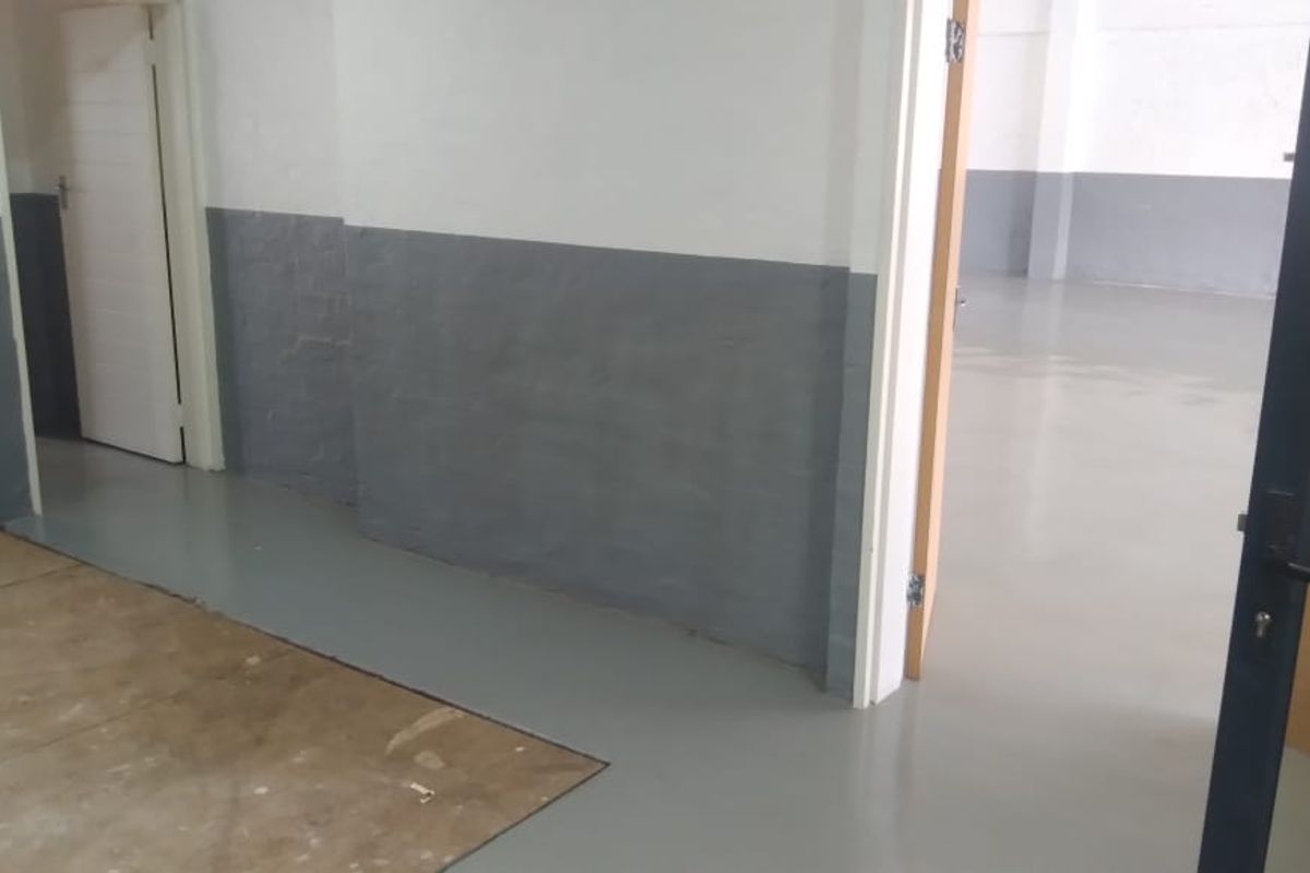 Warehouse or small manufacturing workshop with Goods lift - Photo 4