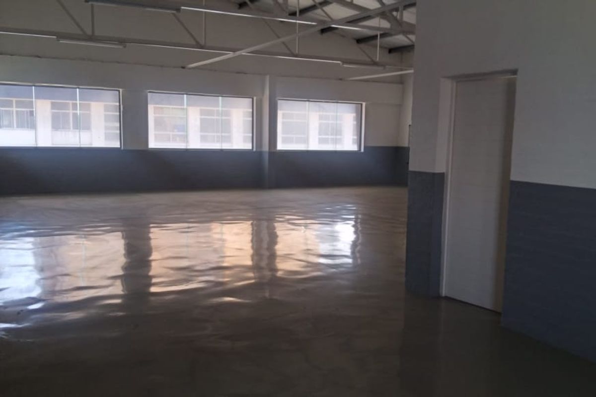 Warehouse or small manufacturing workshop with Goods lift - Photo 2