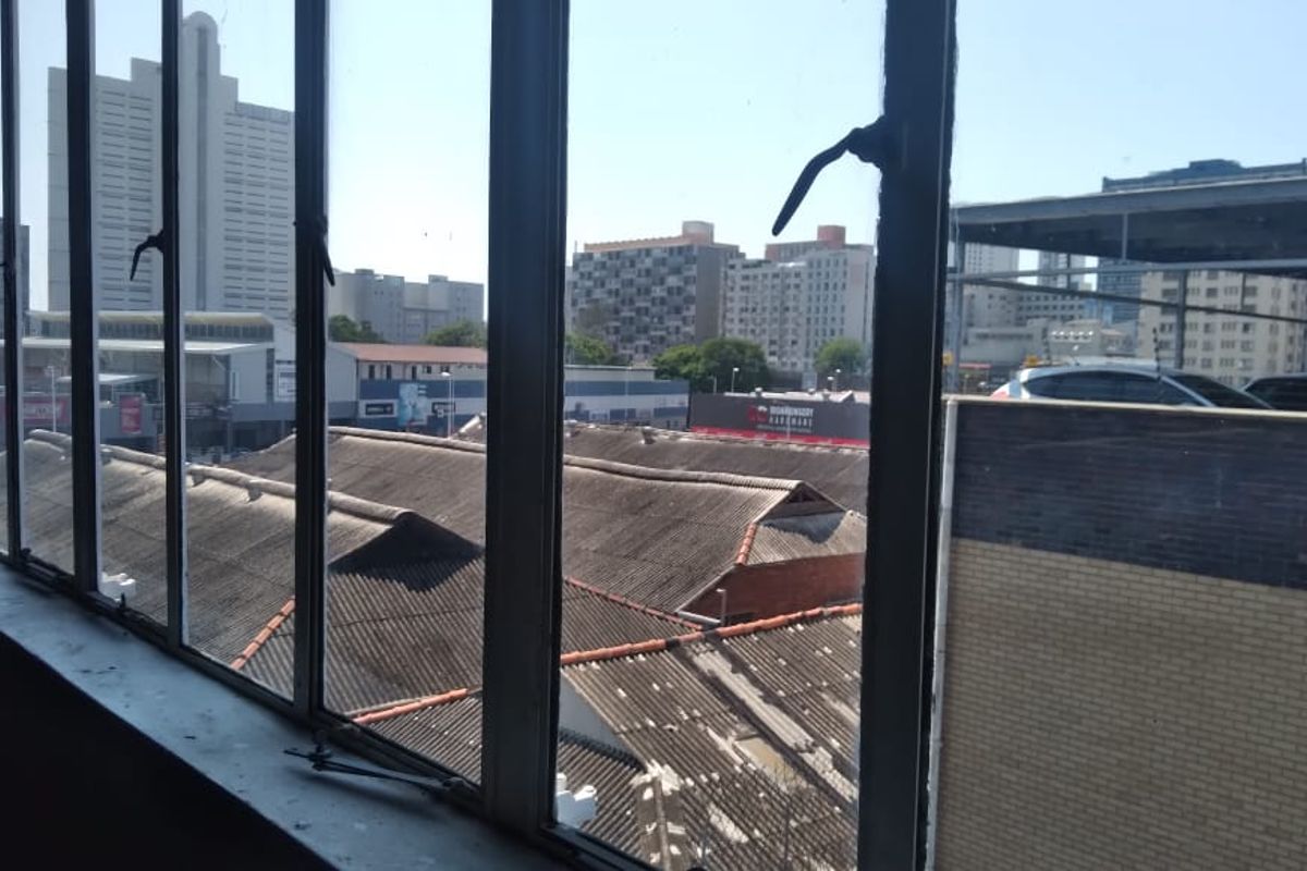 Warehouse or small manufacturing workshop with Goods lift - Photo 5