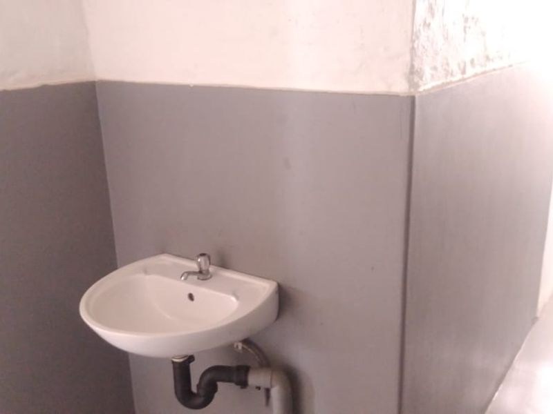 Warehouse or small manufacturing workshop with Goods lift - Photo 9