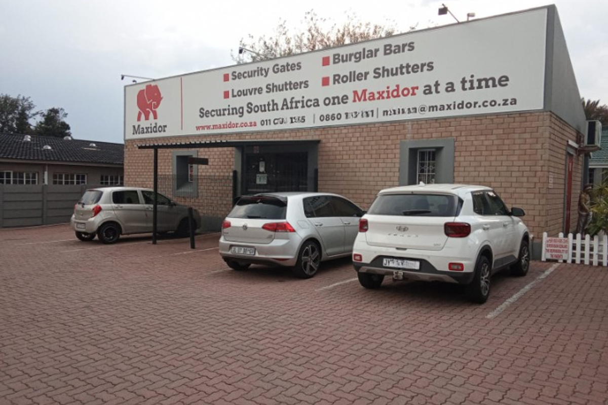 Versatile Commercial Property with 10 Income Producing Units for sale in Libredene - Photo 2