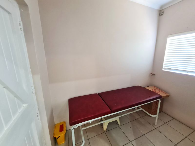 Commercial Property on Large Stand in the CBD of Jeffreys Bay - Photo 7