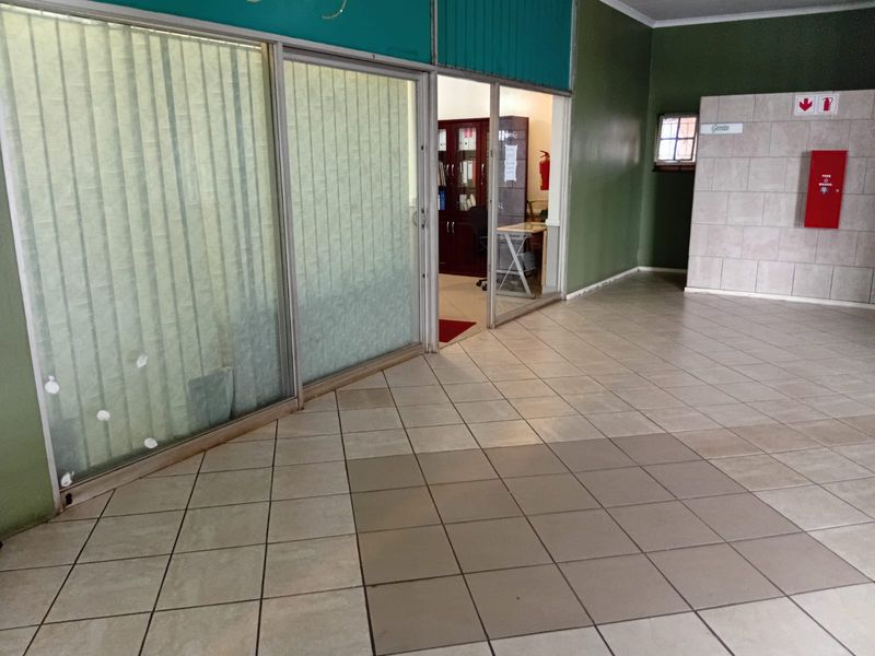 Neat and well-maintained commercial property for sale! - Photo 3