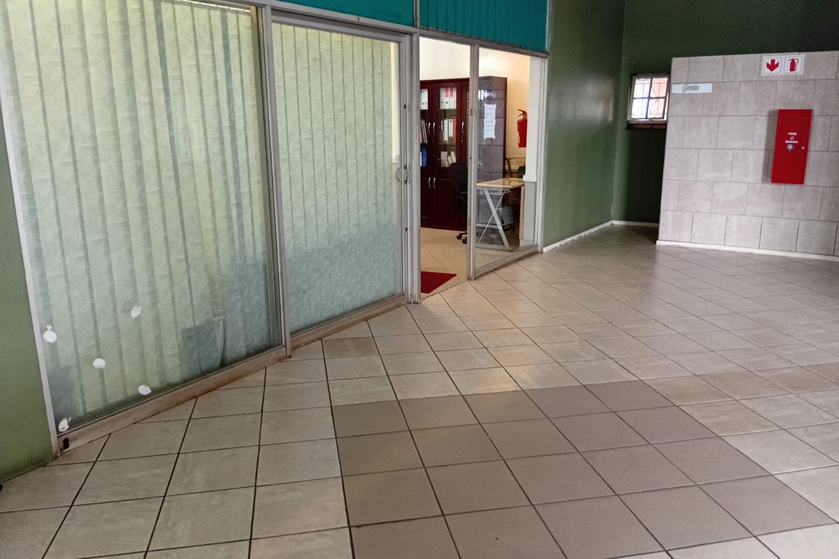 Neat and well-maintained commercial property for sale! - Photo 3