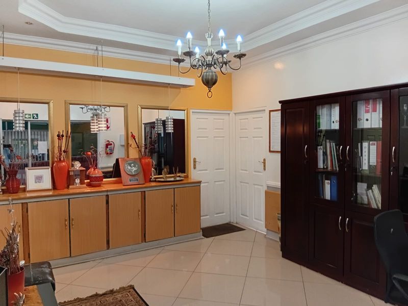 Neat and well-maintained commercial property for sale! - Photo 5