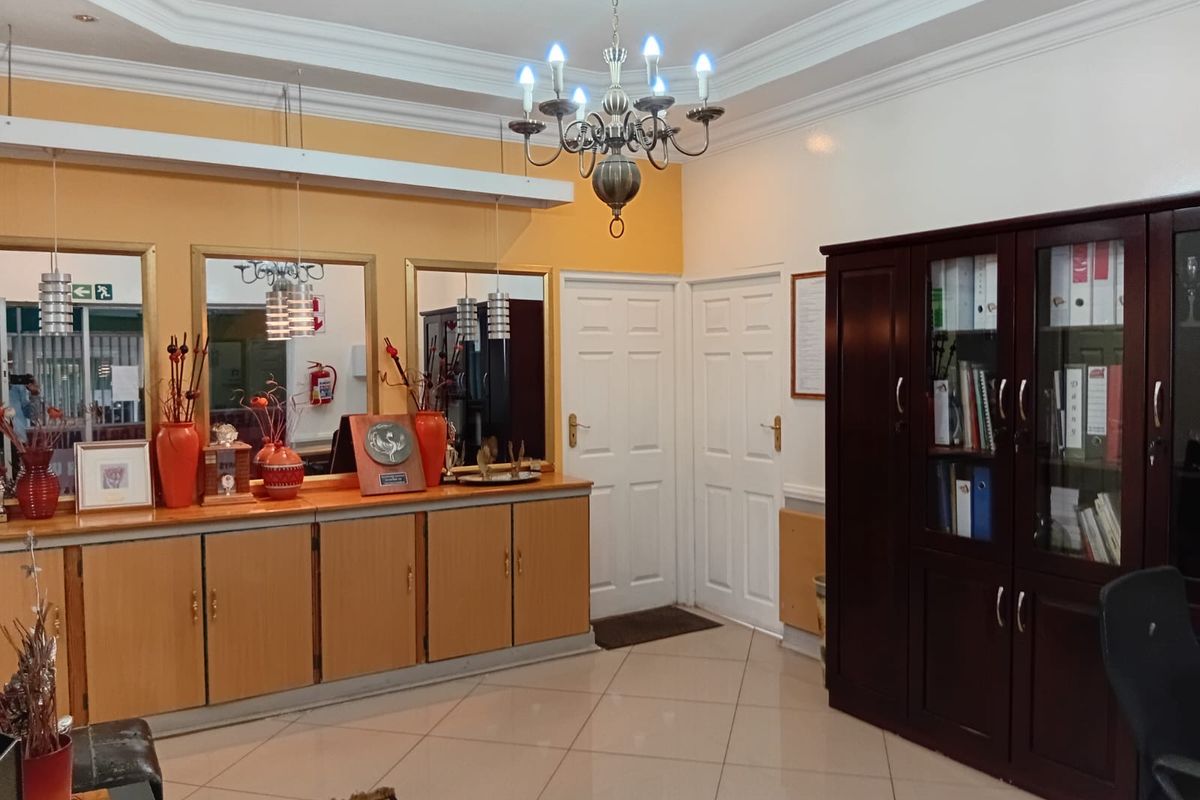 Neat and well-maintained commercial property for sale! - Photo 5