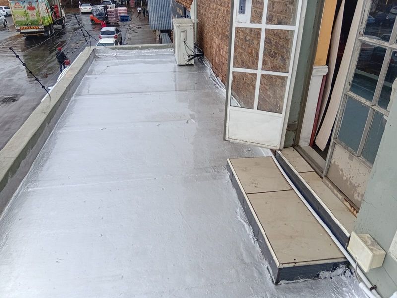 Neat and well-maintained commercial property for sale! - Photo 8