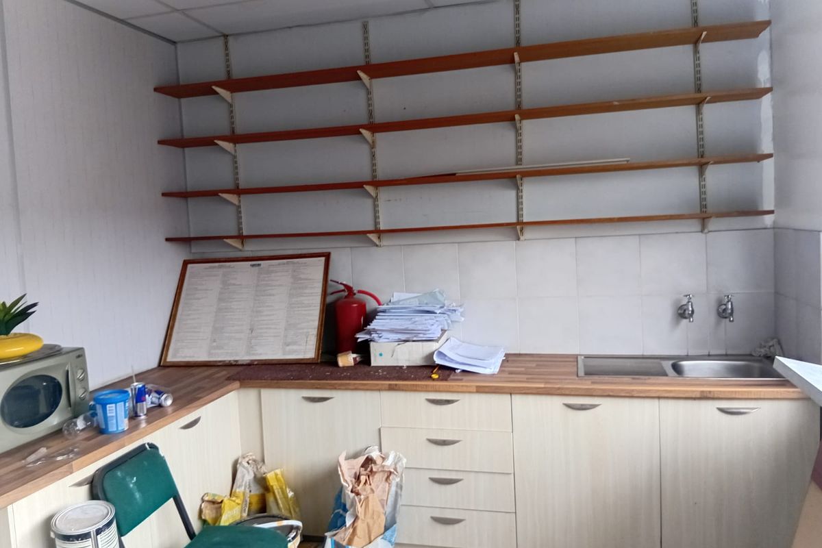 Neat and well-maintained commercial property for sale! - Photo 3