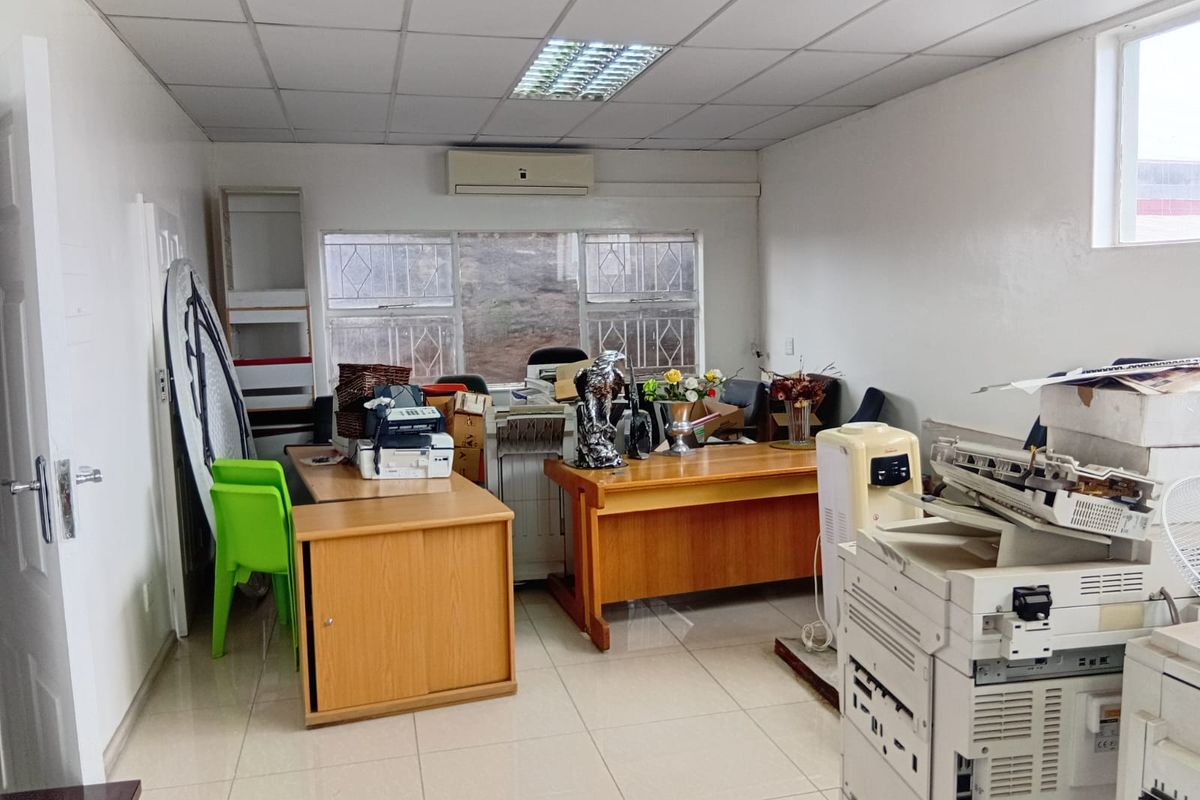 Neat and well-maintained commercial property for sale! - Photo 2