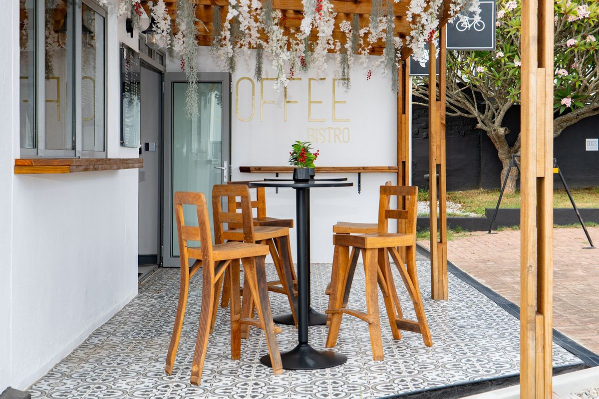 Miskey's - Thriving Double Business Property - Photo 2