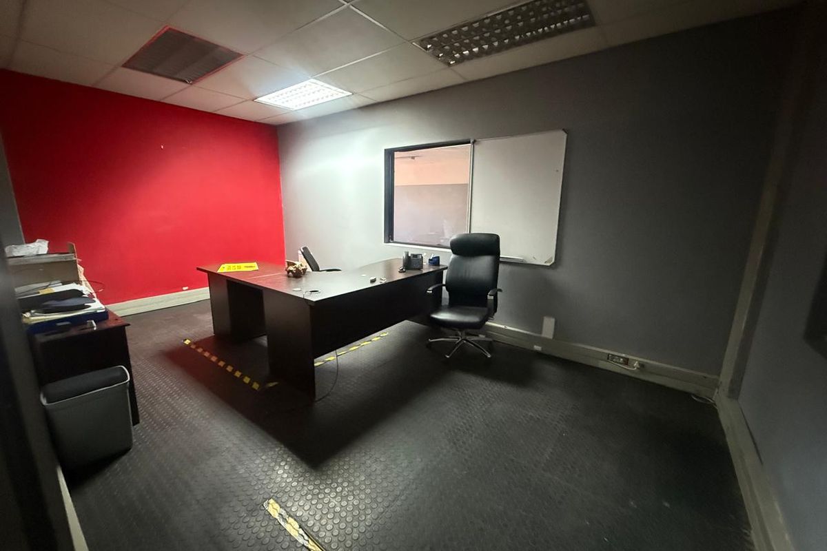 Premium Industrial Facility To Let or For Sale in Riverhorse Business Estate, Riverhorse Valley - Photo 4