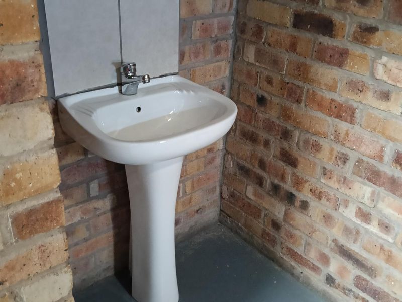 Warehouse to let - Photo 10