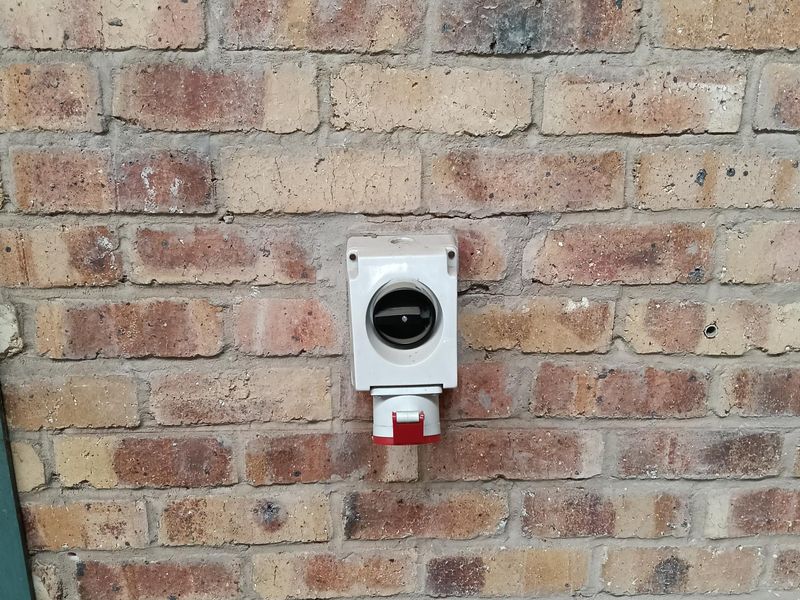 Warehouse to let - Photo 9