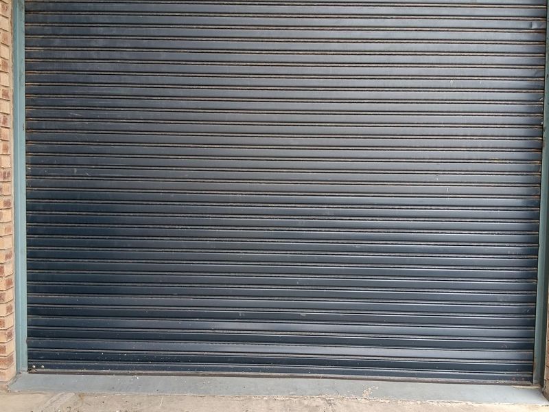 Warehouse to let - Photo 3