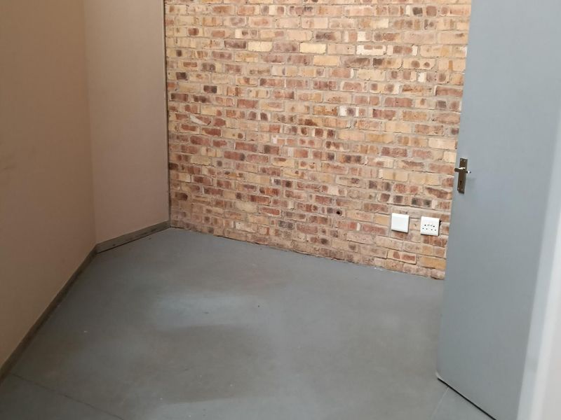 Warehouse to let - Photo 5