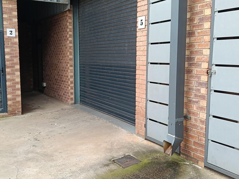 Warehouse to let - Photo 2