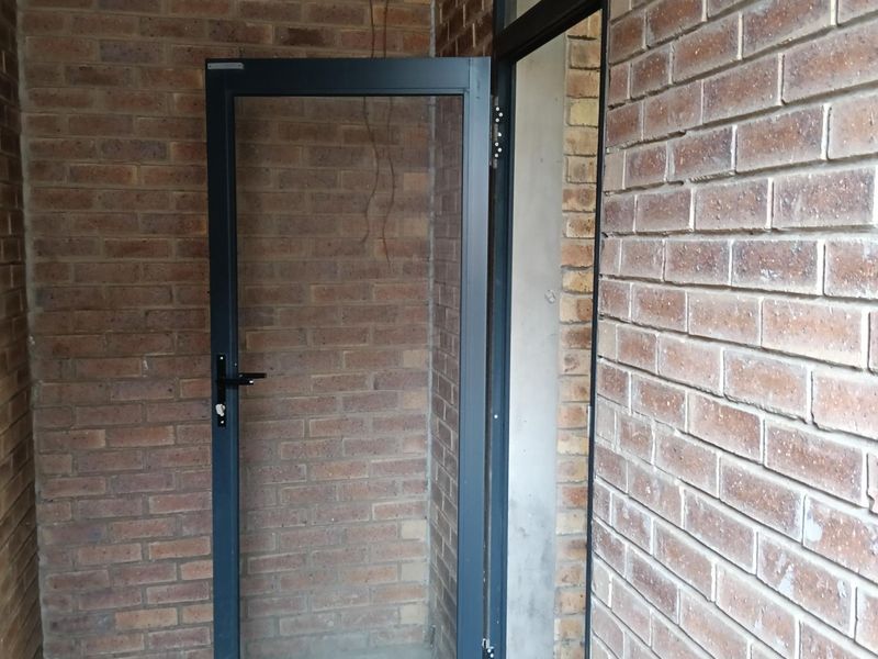 Warehouse to let - Photo 4