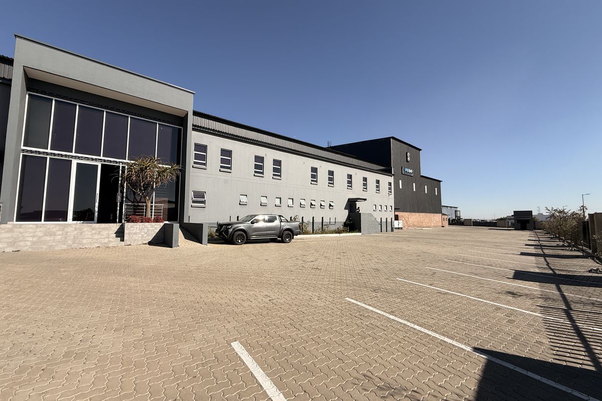 WAREHOUSE TO LET IN CENTURION - Photo 4