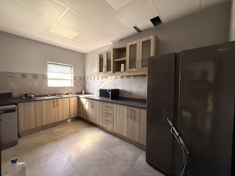 WAREHOUSE TO LET IN CENTURION - Photo 8