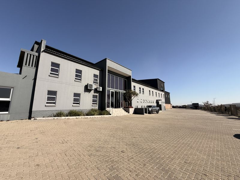 WAREHOUSE TO LET IN CENTURION - Photo 2
