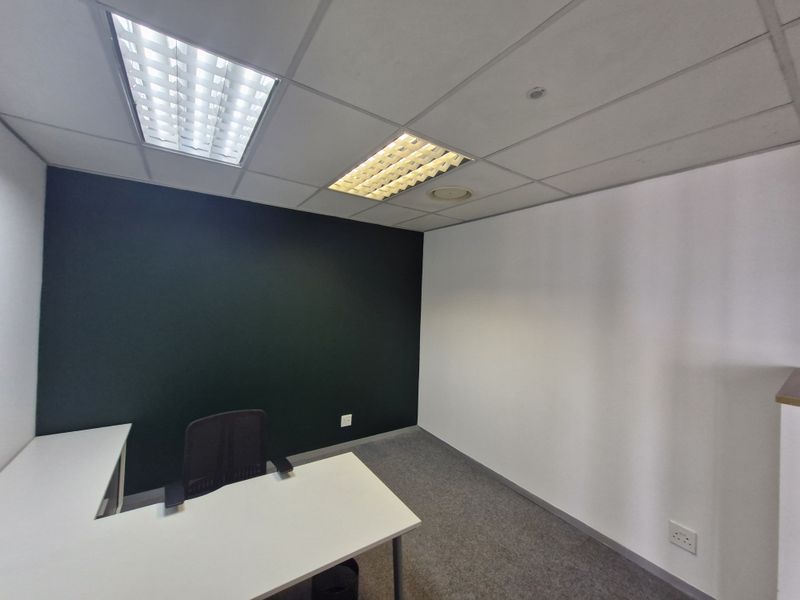 Beautiful serviced offices in die Hoewes - Photo 3