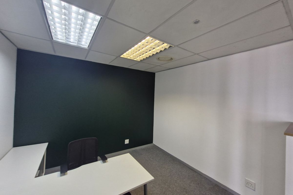 Beautiful serviced offices in die Hoewes - Photo 3