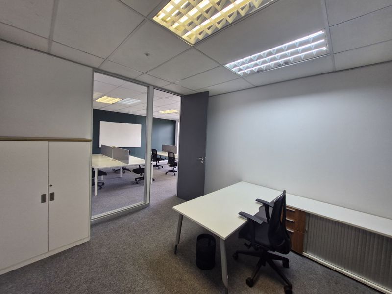Beautiful serviced offices in die Hoewes - Photo 4