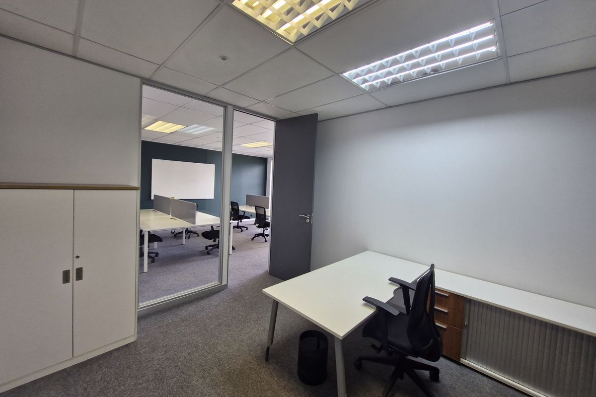 Beautiful serviced offices in die Hoewes - Photo 4
