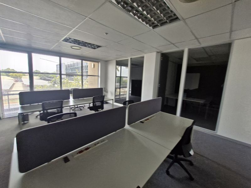Beautiful serviced offices in die Hoewes - Photo 2