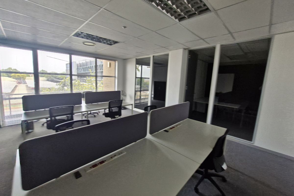 Beautiful serviced offices in die Hoewes - Photo 2