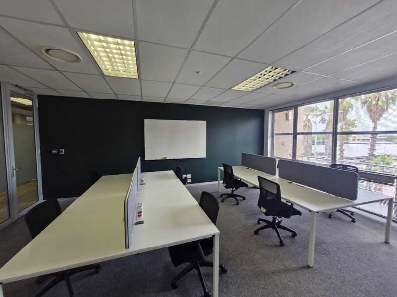 Beautiful serviced offices in die Hoewes - Photo 5