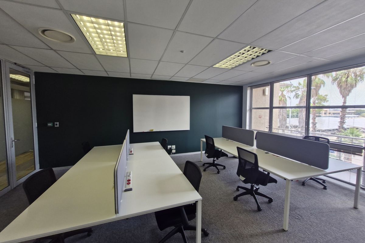 Beautiful serviced offices in die Hoewes - Photo 5