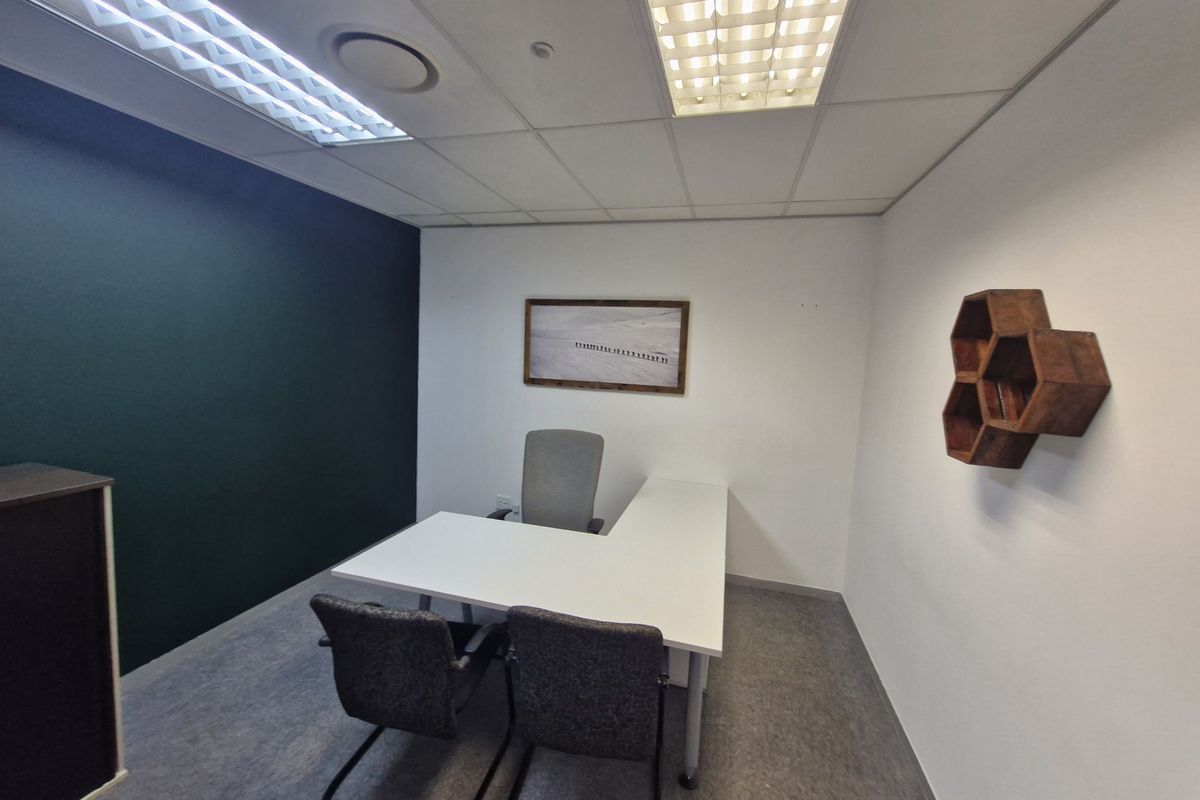 Serviced offices in the heart of Centurion available immediatly - Photo 4