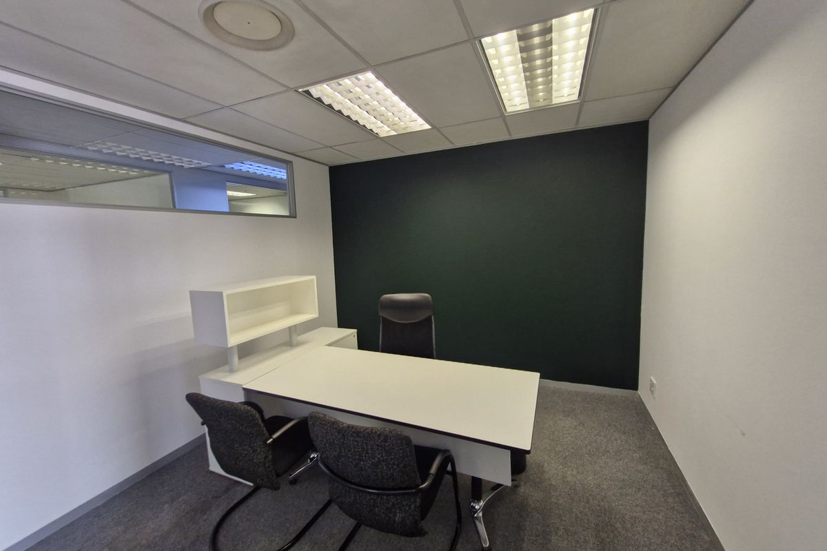 Immaculate serviced office space available immediatly - Photo 4