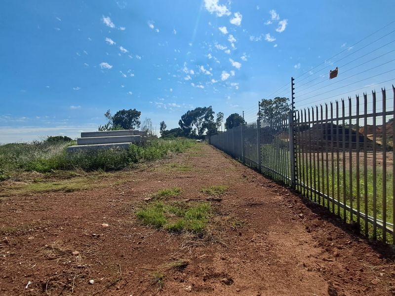 8651m2 Industrial land for Sale in Clayville - Photo 3