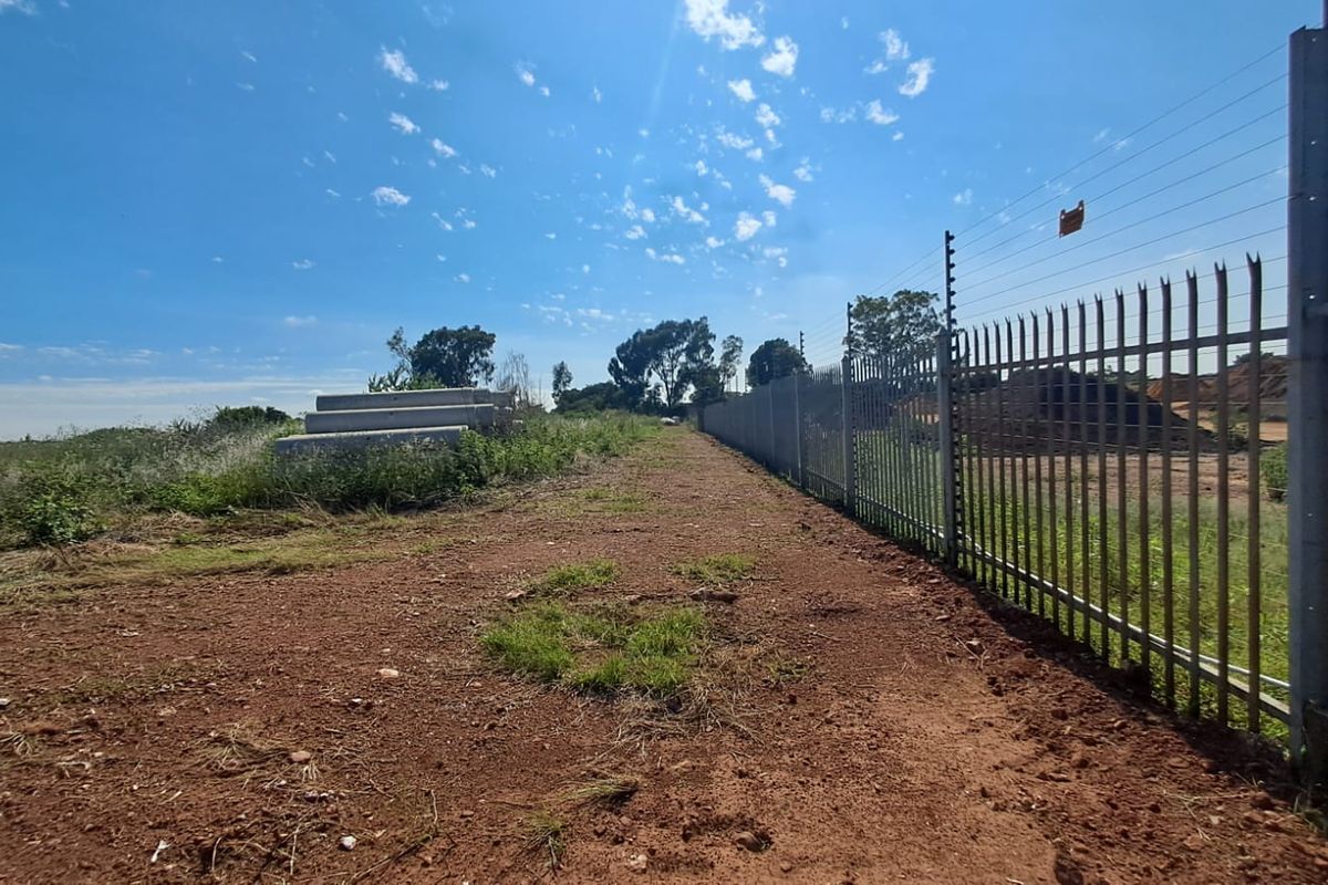 8651m2 Industrial land for Sale in Clayville - Photo 3