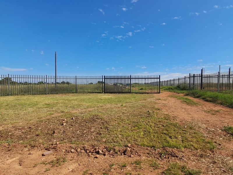 8651m2 Industrial land for Sale in Clayville - Photo 2
