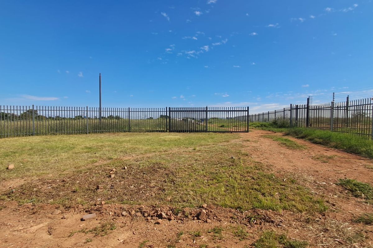 8651m2 Industrial land for Sale in Clayville - Photo 2