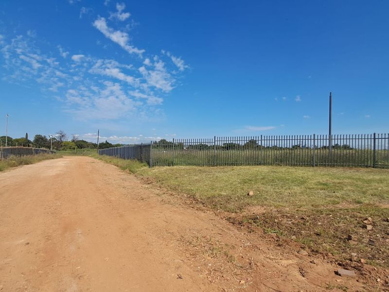 8651m2 Industrial land for Sale in Clayville - Photo 6