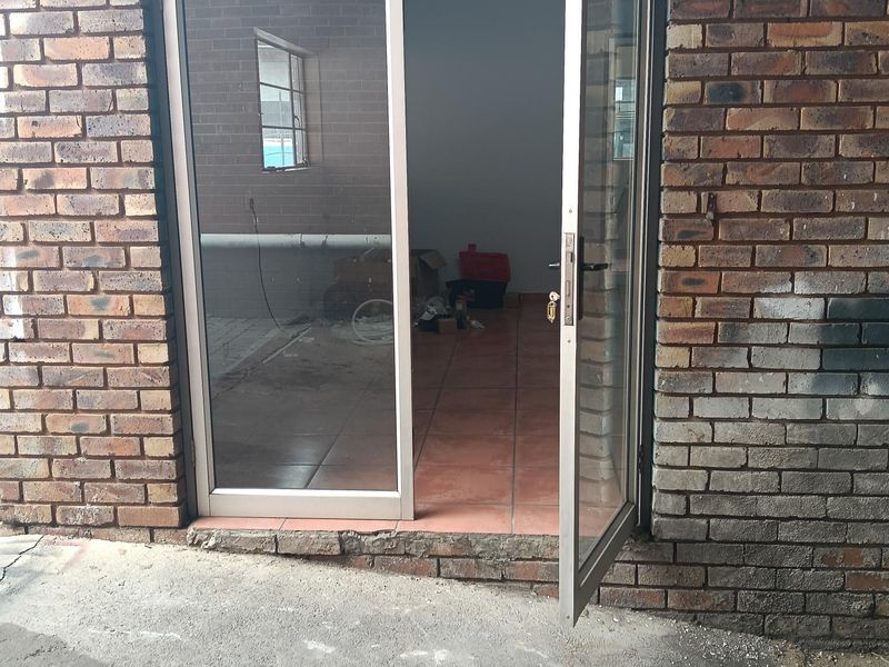 Office to let in The Tannery Industrial Park - Photo 2