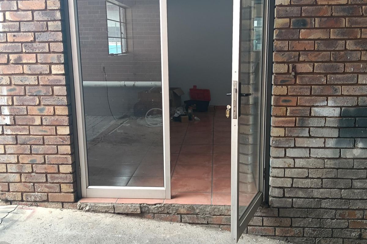 Office to let in The Tannery Industrial Park - Photo 2