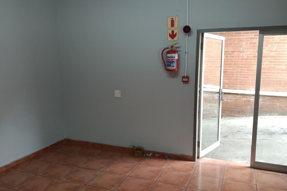 Office to let in The Tannery Industrial Park - Photo 3